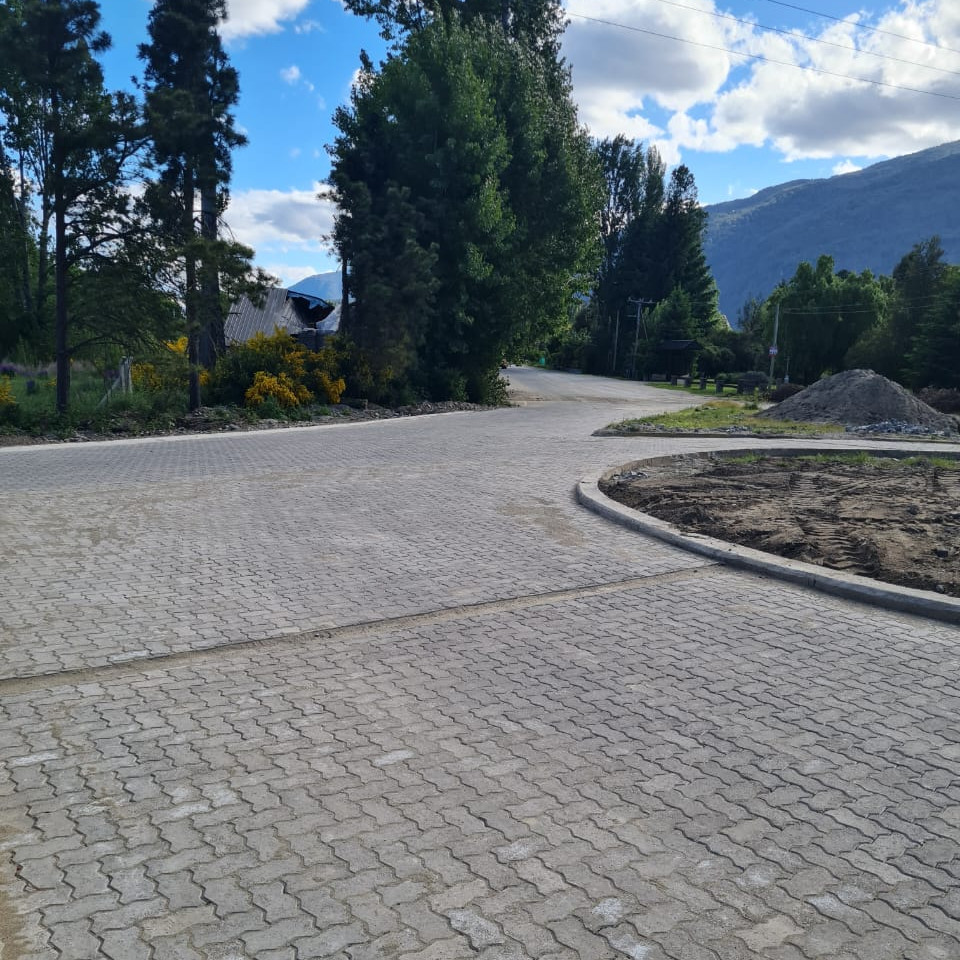 El Gobierno de Chubut finalizó la renovación de la rotonda de acceso a Lago Puelo
